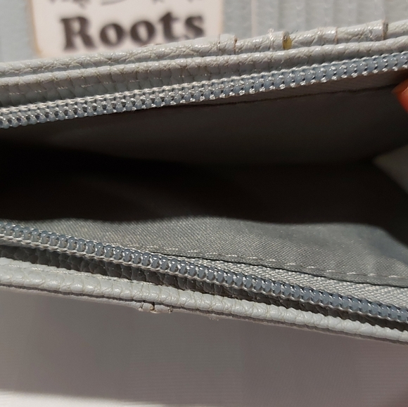 COPY - ROOTS NWT WALLET - Picture 5 of 8